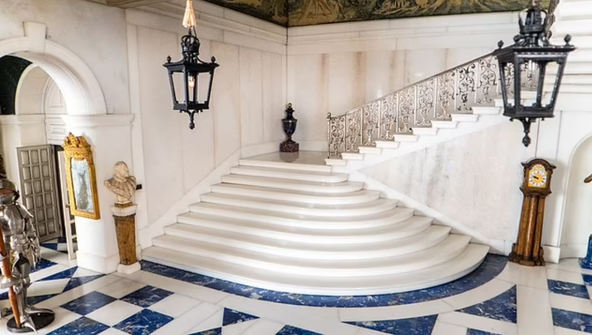 У Великій Британії показали ляльковий будинок королеви, який створили 100 років тому (фото)